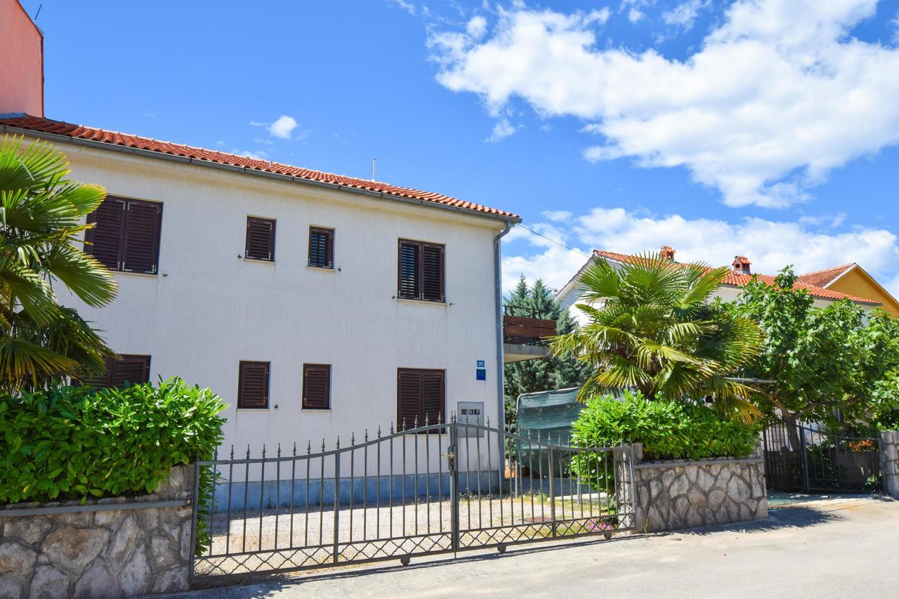 Apartments Vera Malinska Esterno foto