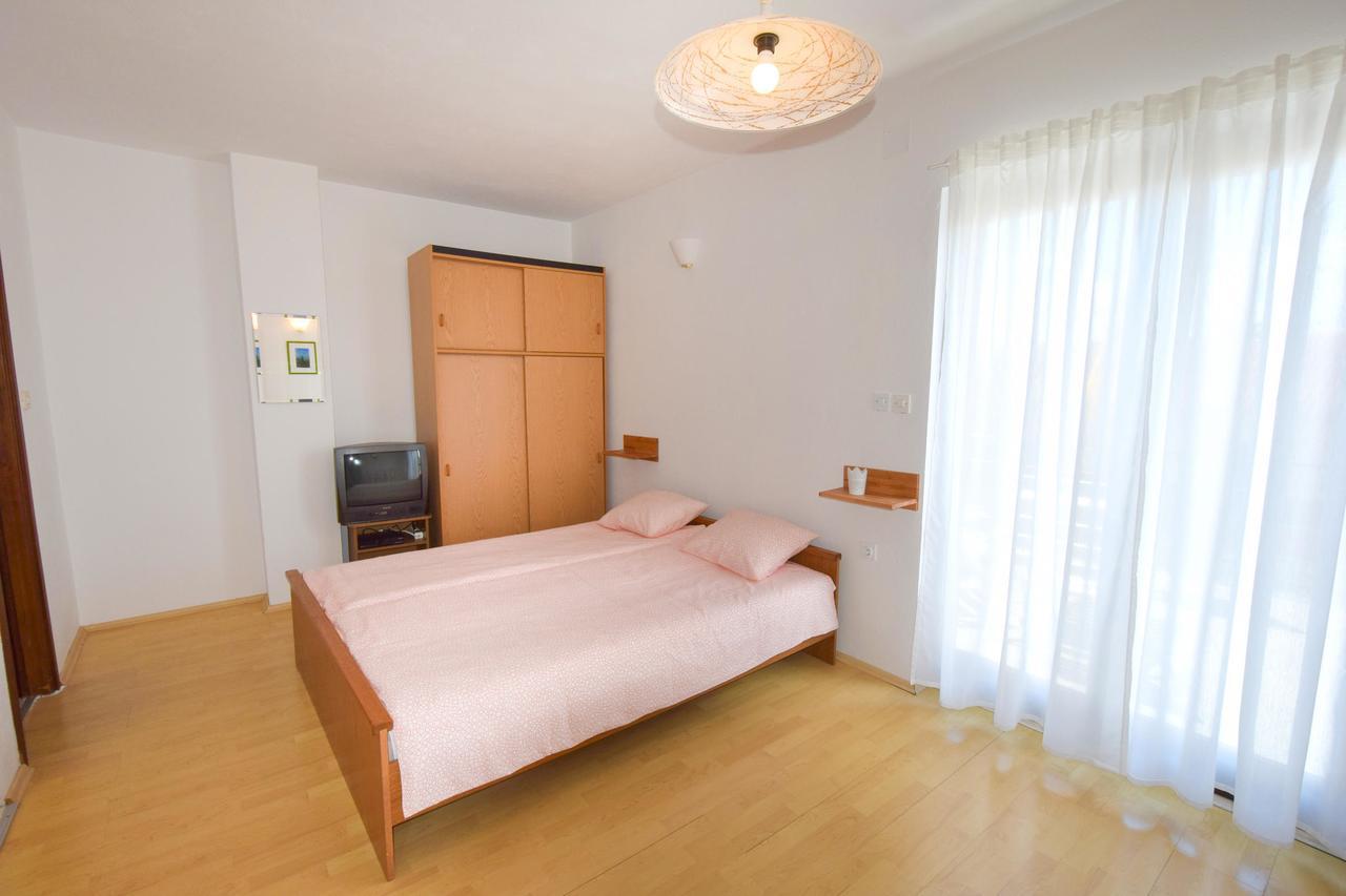 Apartments Vera Malinska Esterno foto